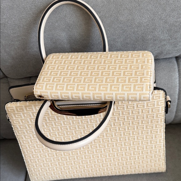 Gucci Cream and Black Satchel Bag - Picture 4 of 4